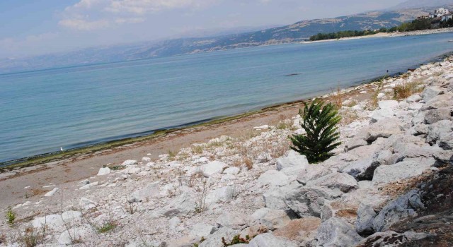 Eğirdir Gölünde kritik seviyeye 6 santimetre kaldı