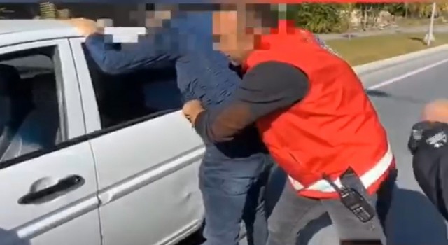 Ekipler şüphelendikleri aracı takip etti, uyuşturucu madde ele geçirdi