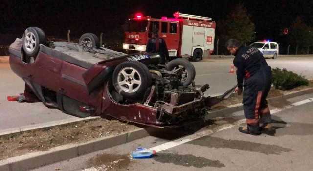 Elazığda otomobil takla attı: 3 yaralı