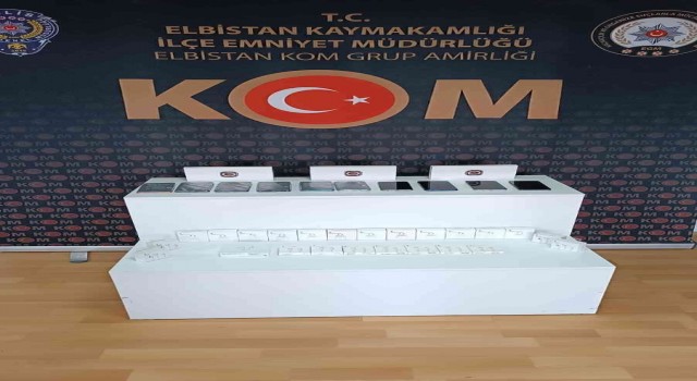 Elbistanda kaçak telefonlar ele geçirildi
