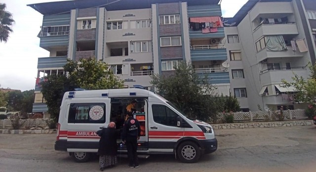 Emekli polis memuru evinde ölü bulundu