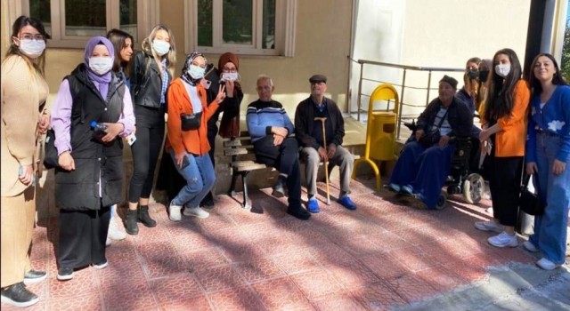 Emet MYO öğrencilerinden huzurevi ziyareti
