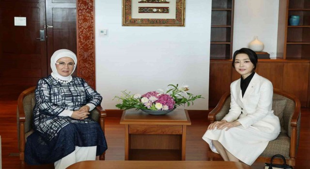 Emine Erdoğan, Endonezyada G20 liderlerinin eşleriyle bir araya geldi