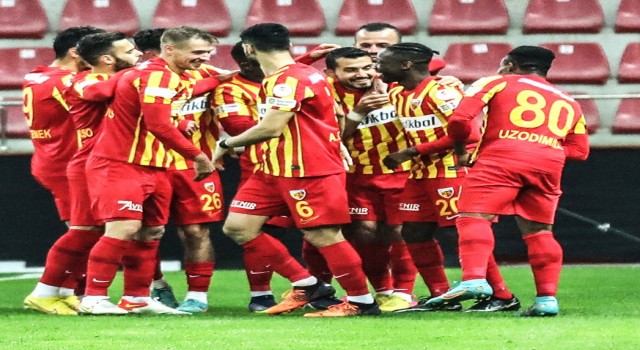 Emrah Başsan ilk golünü attı