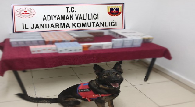 Erzak dolabında kaçak sigaralar ele geçirildi