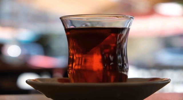 Erzincanda kafelerde çay içmek lüks oldu; 1 bardak çay 10 lira