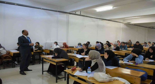 Erzincanda liseli öğrenciler ara tatili fırsata çeviriyor