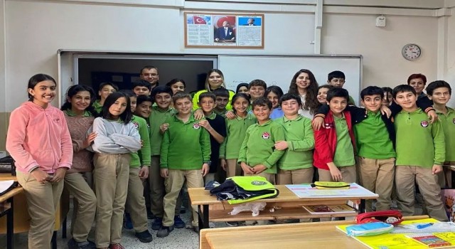 Erzincanda öğrenci ve öğretmenlere suçtan korunma yöntemleri anlatılıyor