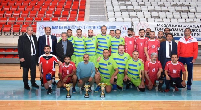 Erzincanda öğretmenler arası voleybol turnuvası düzenlendi