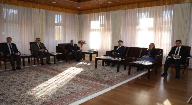 Erzurum Valisi Okay Memişten Rektör Çomaklıya tebrik ziyareti