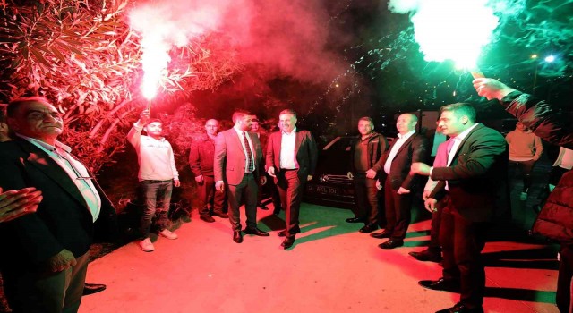 Erzurumlulardan Başkan Sandala meşaleli karşılama