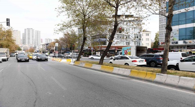 Esenyurtta kavşak çalışmalarıyla trafik yoğunluğu en aza indiriliyor