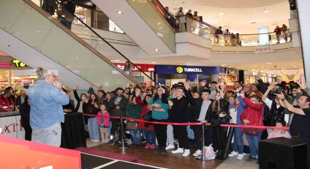 Eskişehir EsparK AVM radyocu Cem Arslan ile 15inci yılını geride bıraktı