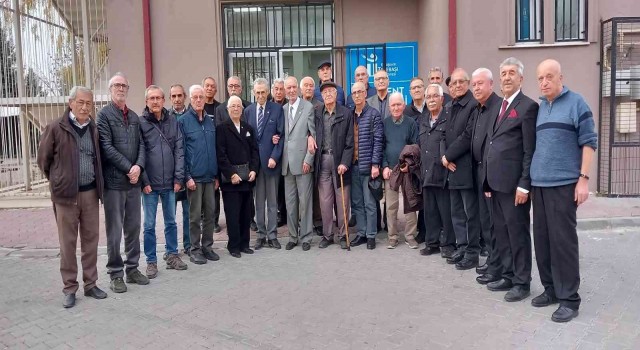 Eskişehirde emekli öğretmenler 48 yıl sonra buluştu