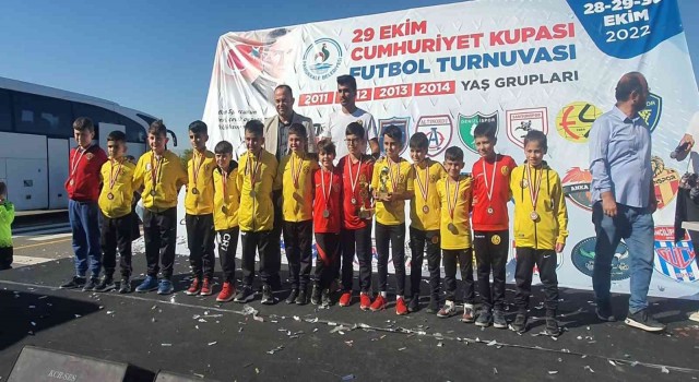 Eskişehirli minikler Cumhuriyet Kupasında farklı başarılar elde etti