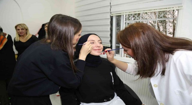 ESMEKin temel makyaj eğitimleri büyük ilgi görüyor