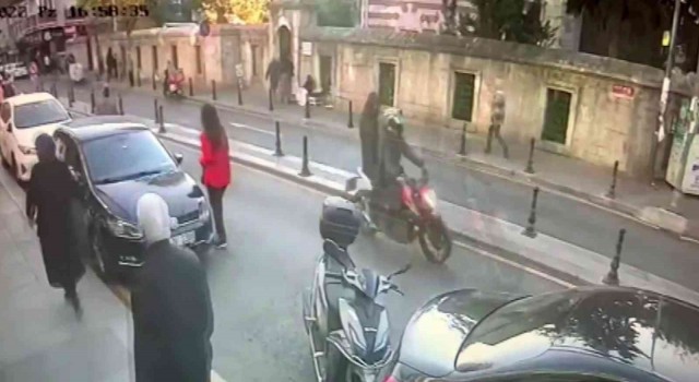 Fatihte motosikletli saldırganlar dehşet saçtı: 2 yaralı