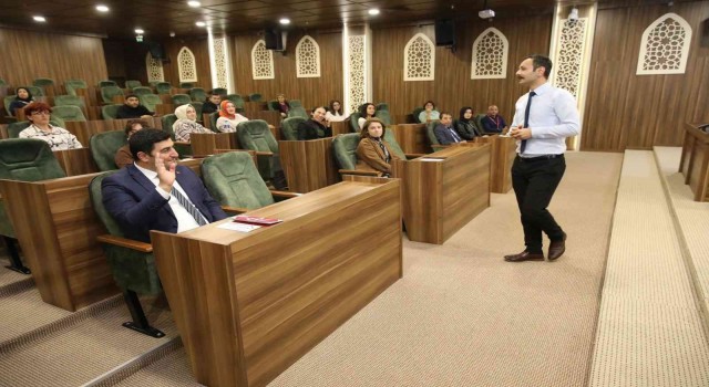 Fatsada belediye personellerine koruyucu ailenin önemi anlatıldı