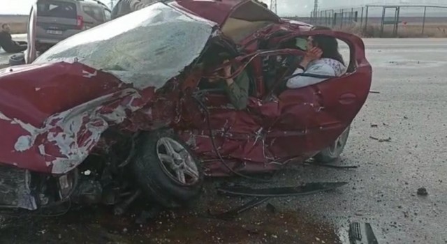 Feci kazada polis memuru baba ile oğlu hayatını kaybetti, 2si ağır 3 kişi yaralandı