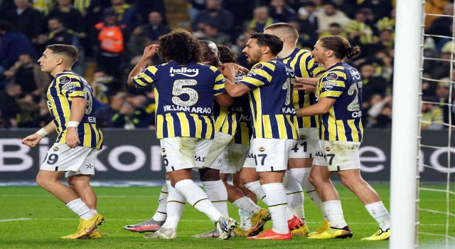 Fenerbahçe 10 kişiyle kazandı