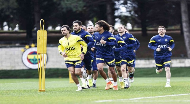 Fenerbahçe çalışmalarına devam ediyor