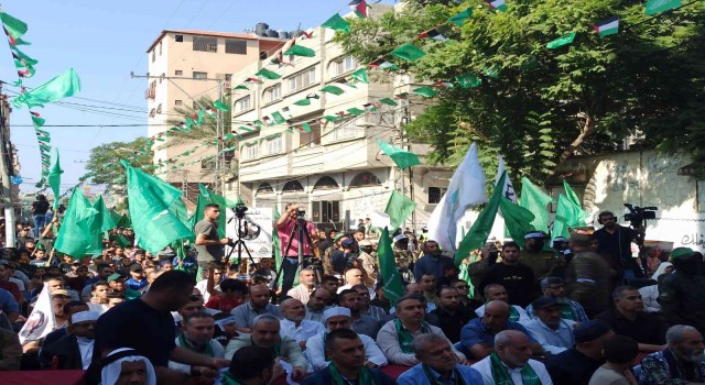Filistinliler, Gazzede İsrail saldırılarını protesto etti