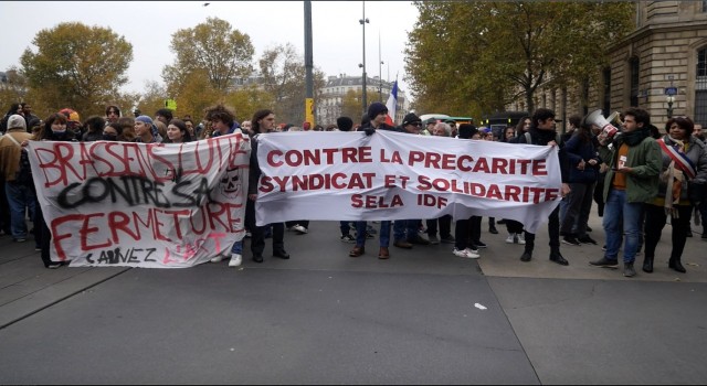 Fransada öğrenci ve velilerden protesto