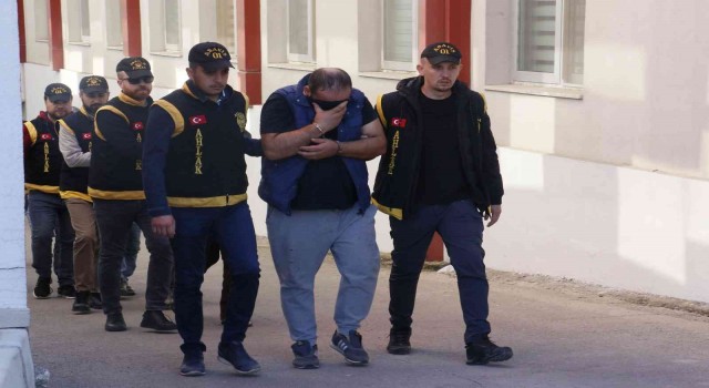 Fuhşun şifresi: Karpuz tarlasında bekliyorum