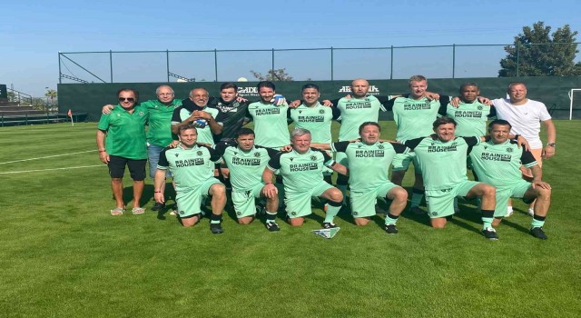 Futbol efsaneleri Antalyada bir araya geldi