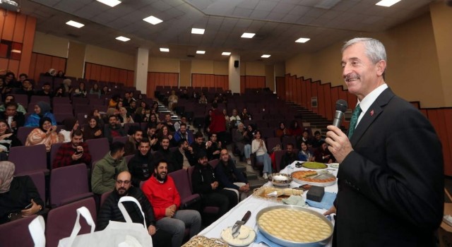 GAÜNlü öğrencilere baklava semineri