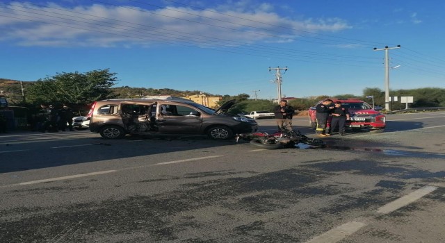 Gazipaşada motosikletle hafif ticari araç çarpıştı: 1i ağır, 2 yaralı