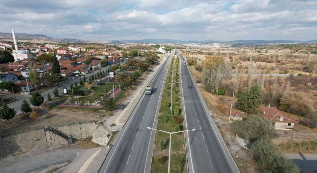 Gedizde yeşil alanların kış bakımı yapılıyor