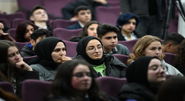 Gençlere etkili iletişim ve liderlik eğitimi