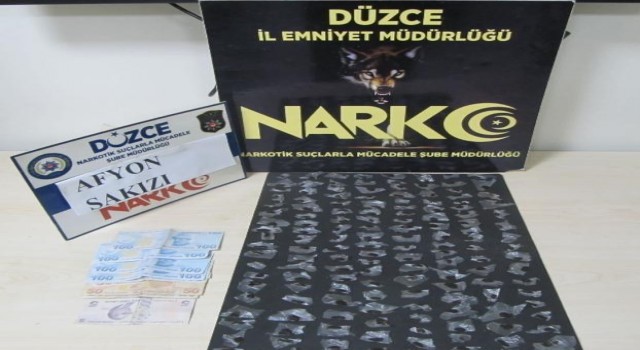 Göçmen kaçakçılarından uyuşturucu çıktı