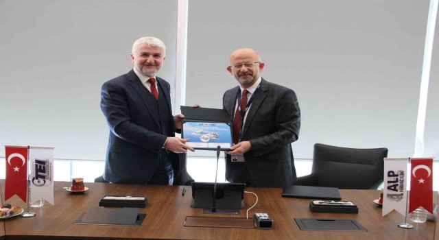 Gökbey helikopterinde kullanılacak TEI-TS1400 Turboşaft Motoru Aksesuar Dişli Kutusu TEIye teslim edildi