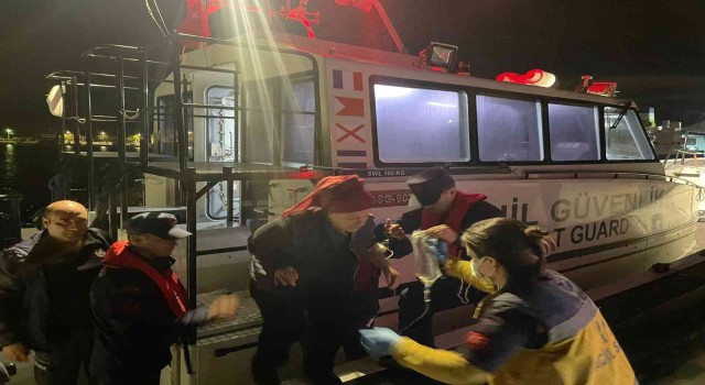 Gökçeadada rahatsızlanan vatandaş tahliye edildi