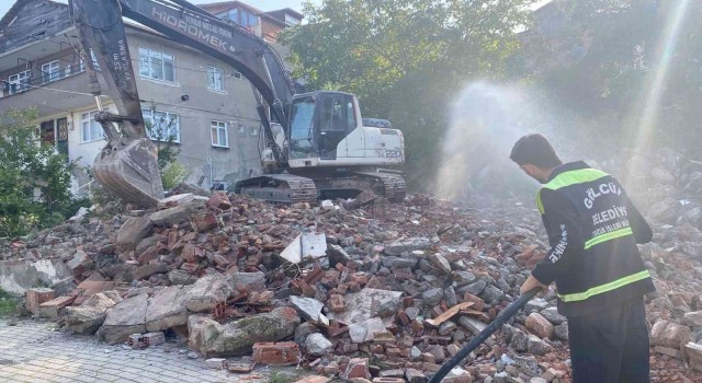 Gölcükte 164 metruk bina yıkıldı