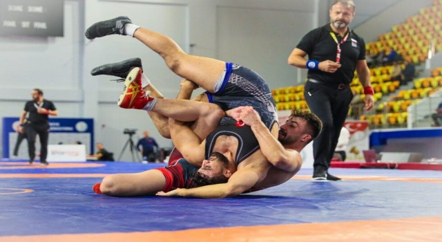 Güreş Süper Lig mücadelesi D-Smartta