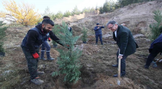 Hacılarda bin 111 Fidan Toprakla Buluştu