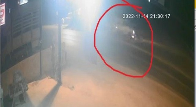 Hafif ticari araç motosikletle kafa kafaya çarpıştı: 1i ağır 2 yaralı