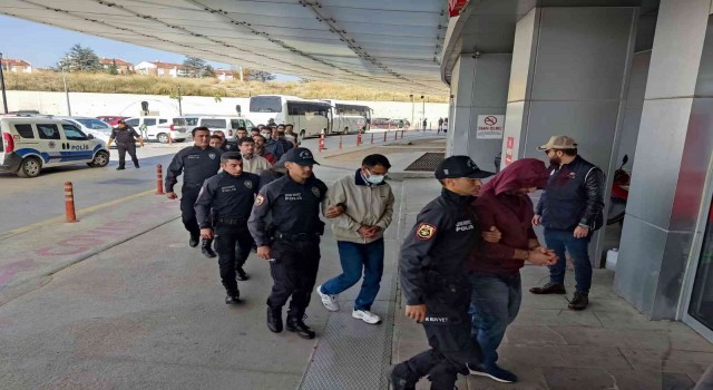 Hakim karşısına çıkan FETÖ şüphelilerinden 2si tutuklandı