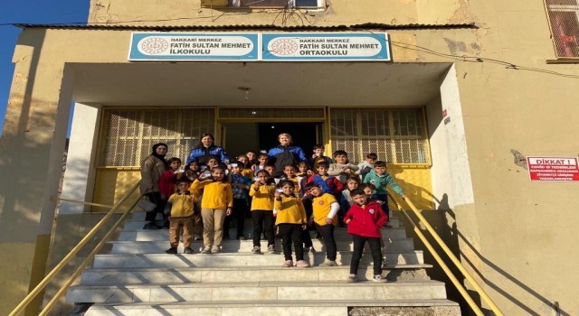 Hakkari polisi, öğrencilerle animasyon film izledi