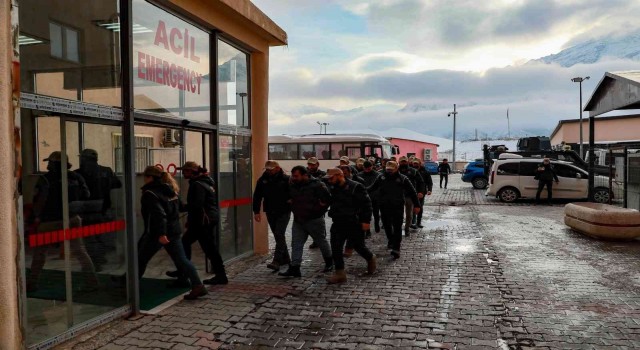 Hakkaride gözaltına alınan 16 kişi adliyeye sevk edildi
