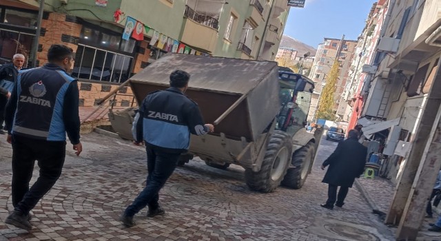 Hakkaride kentin görünümünü bozan barakalar kaldırıldı