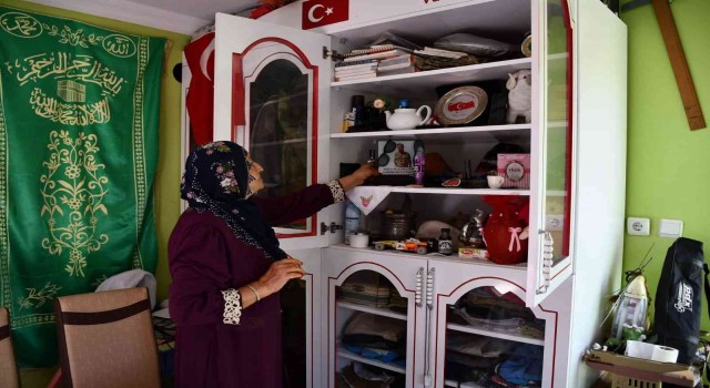 Hataylı şehit annesi oğlunun hatıralarını özel odada yaşatıyor