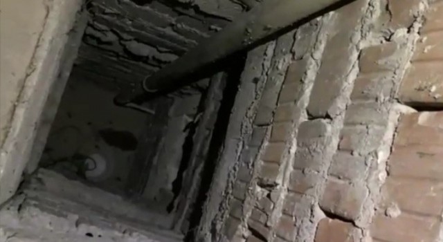 Havalandırma boşluğuna düşen kedi kurtarıldı