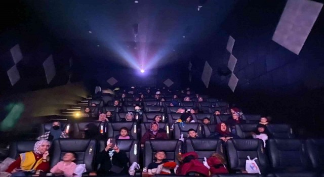 Hayatlarında ilk kez sinemaya gittiler