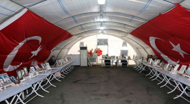 HDPden evlatlarını isteyen ailelerin nöbeti bin 157 gündür devam ediyor
