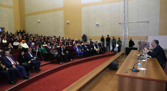 Hukuk Fakültesinde ‘Adalet Bilinci konulu söyleşi düzenlendi