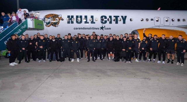 Hull City yüzlerce taraftarıyla Antalyaya geldi